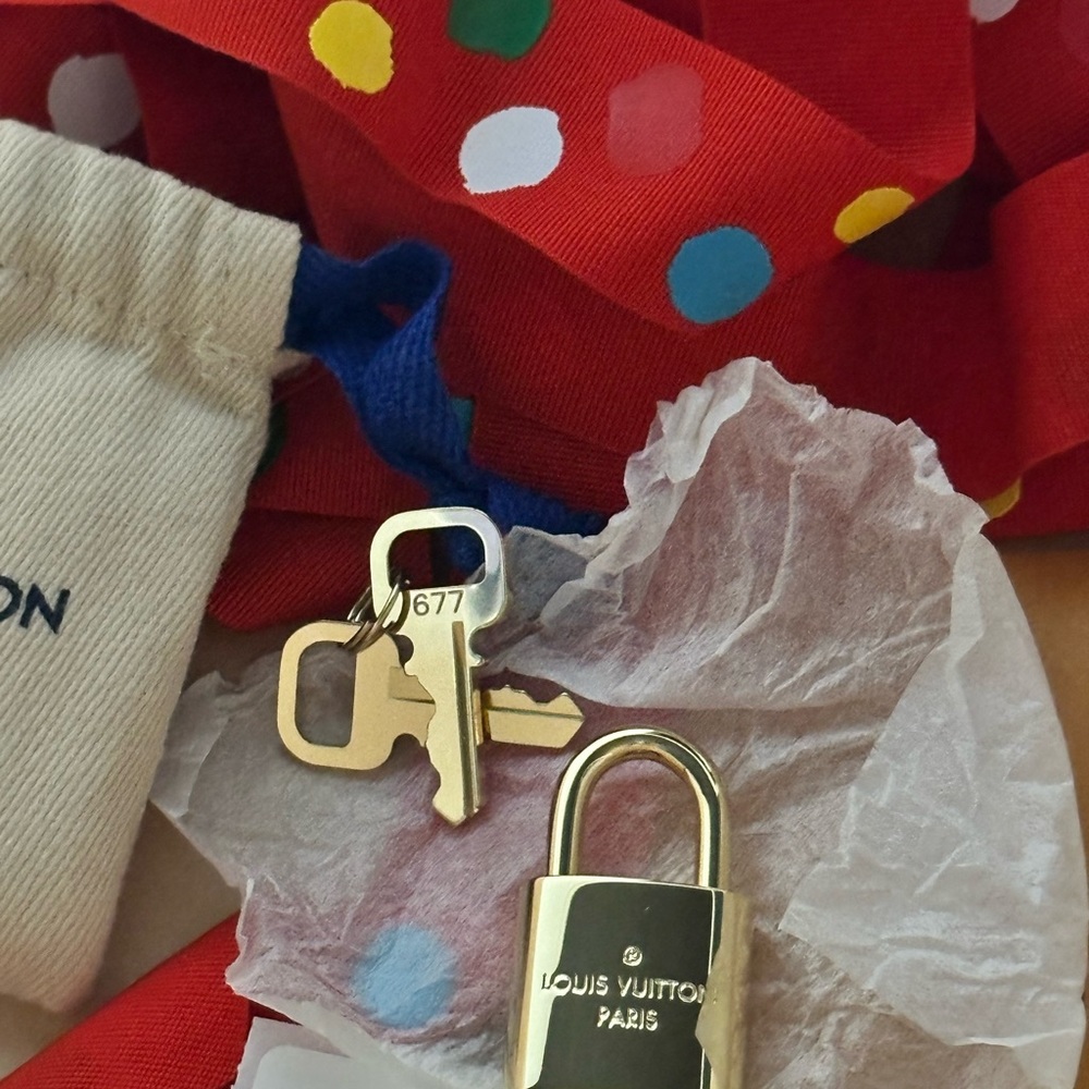 Louis Vuitton Key & Lock - Picture 2 of 3